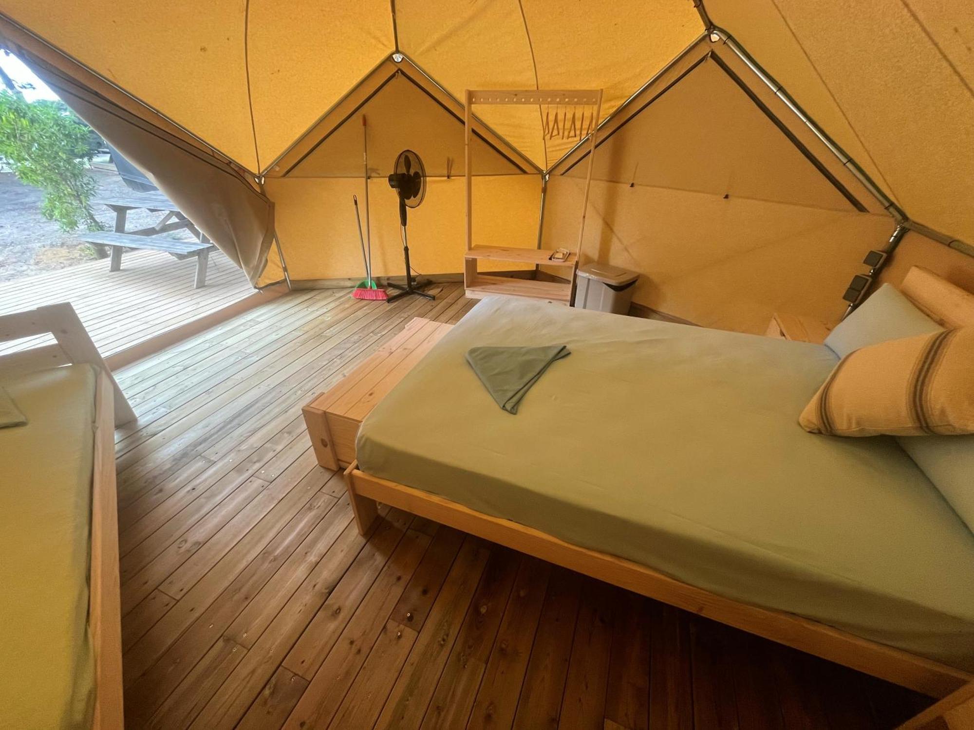 Camping 3 Estrellas Gava Exterior photo