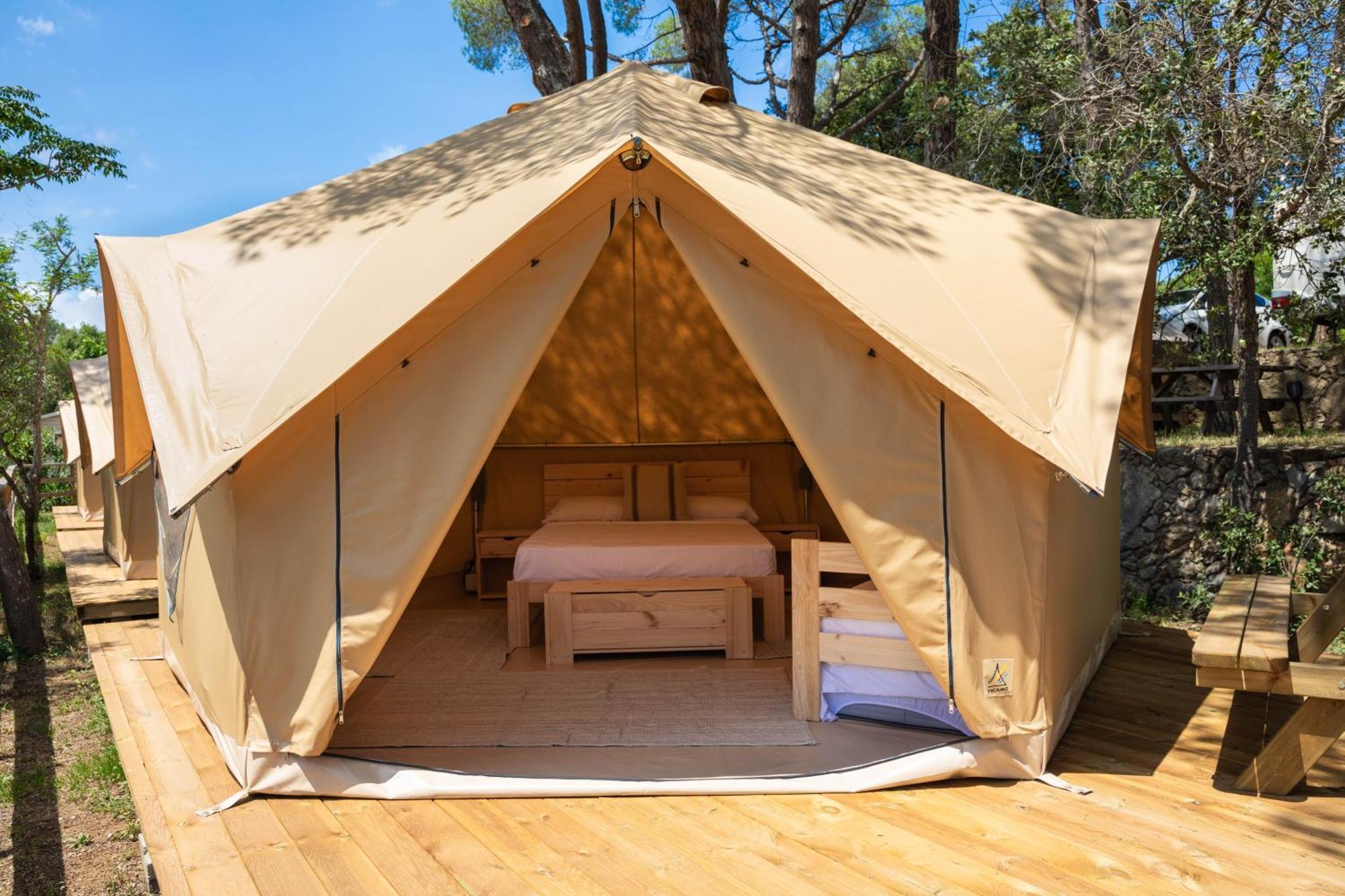 Camping 3 Estrellas Gava Exterior photo
