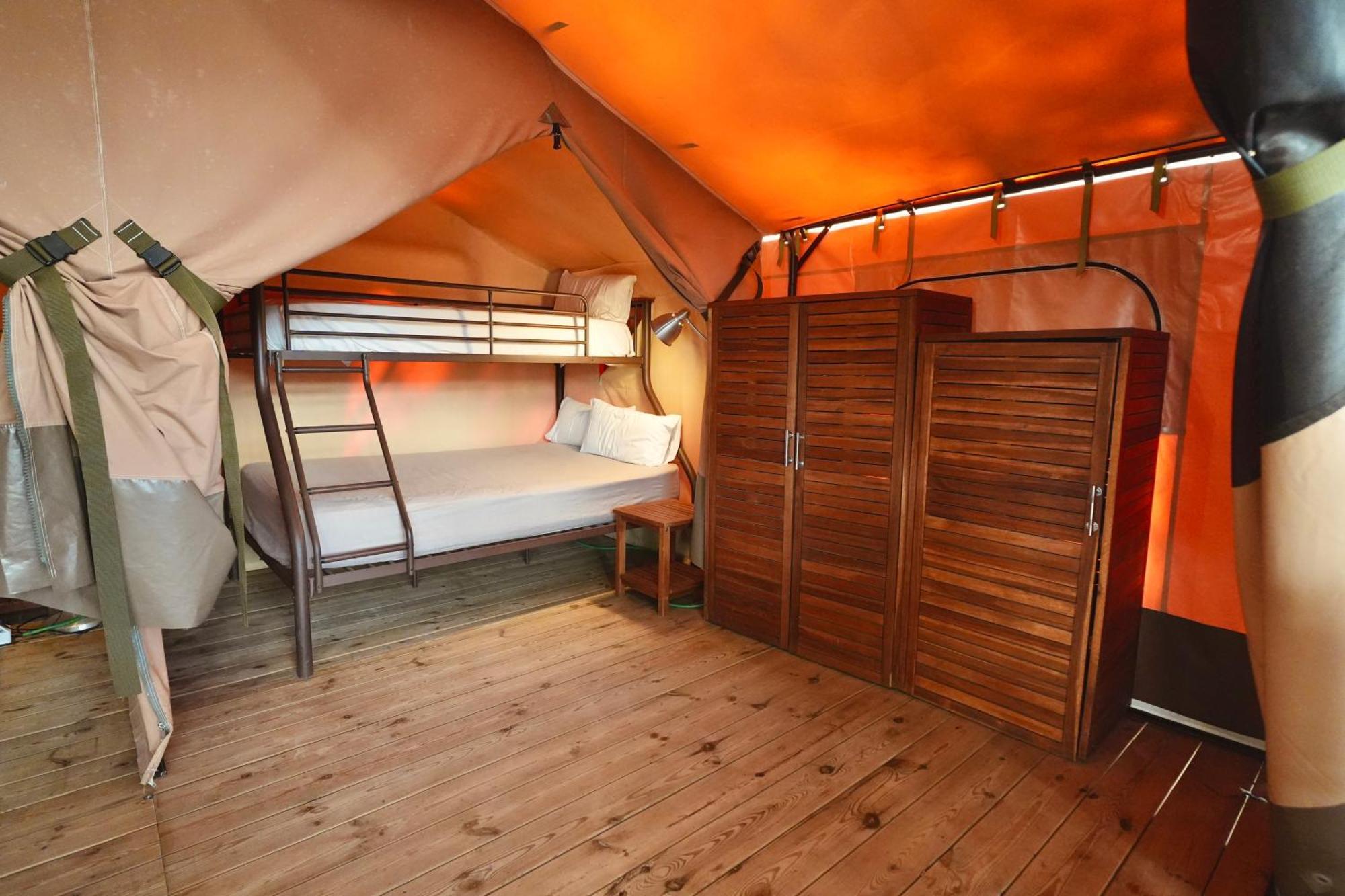 Camping 3 Estrellas Gava Exterior photo